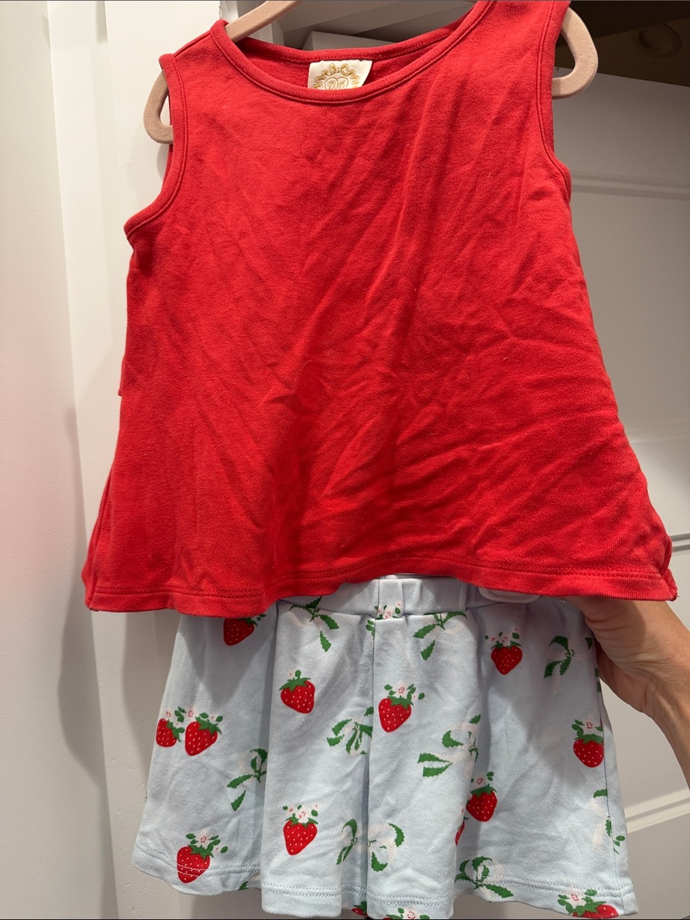 The Beaufort bonnet set. Top (5t) with Strawberry shorts (3t)